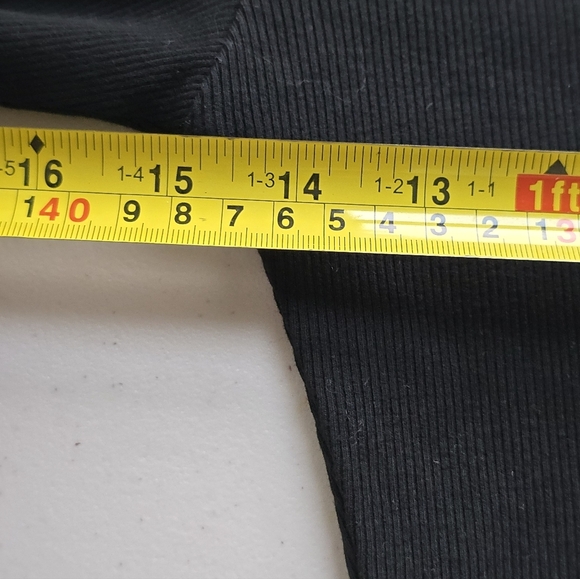 Commense Black and Ivory Ruffle Ribbed Knit Crop Top Small - Picture 4 of 8